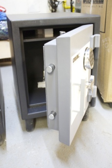 Used 1612 Original Resistor Safe Demo Model