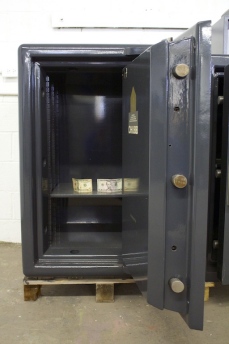 Reconditioned Chubb Standard Quality Anti Blowpipe Safe - 3420 Model