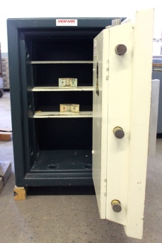 Used Chubb Trident 3420 TRTL30X6 Equivalent High Security Safe