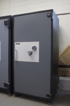 Original Resistor 6632 Gun Safe - Heavy Duty Showroom Model