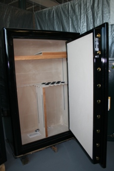 Safari Safe Dangerous Game DG-7250 Showroom Model Gun Safe