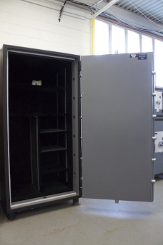 Original Resistor 6632 Gun Safe - Heavy Duty Showroom Model