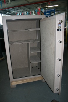 Summit Rainier SR35 Wide Body Gun Safe Showroom Model