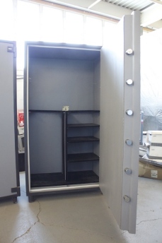 7240 Original Resistor Gun Safe Showroom Model 