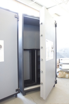 7240 Original Resistor Gun Safe Showroom Model 