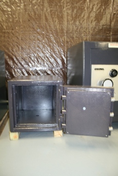 Used 1616 Quantum Home and Business Safe