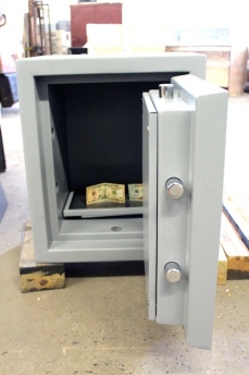 Used Hollon TL15 Safe Model PM-1814