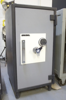 Original Resistor 3616 Heavy Duty Home Safe Showroom Model