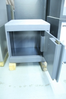 Pre Owned 1820 B Rated Steel Plate Safe