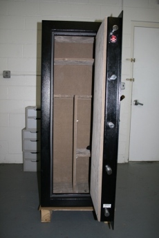 Dakota Executive Gun Safe Showroom Model